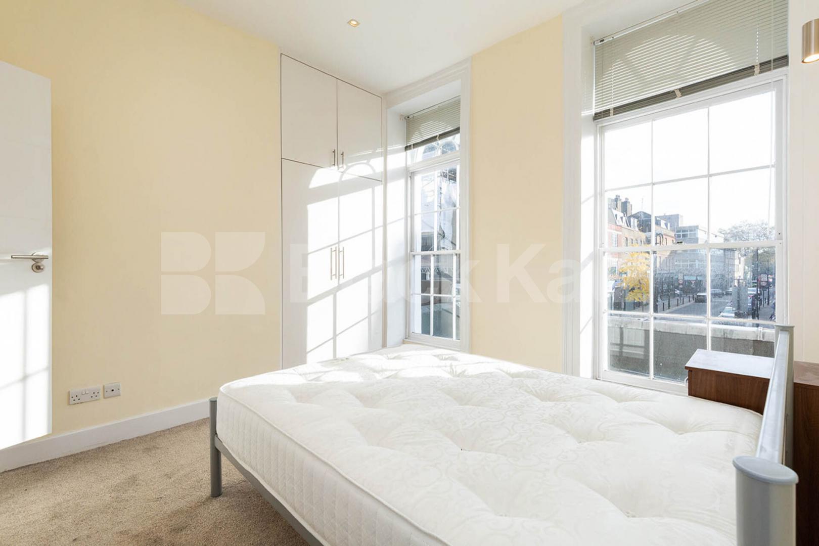 A 2 bed 2 bath property located close to an abundance of amenities Chapel Market , Angel